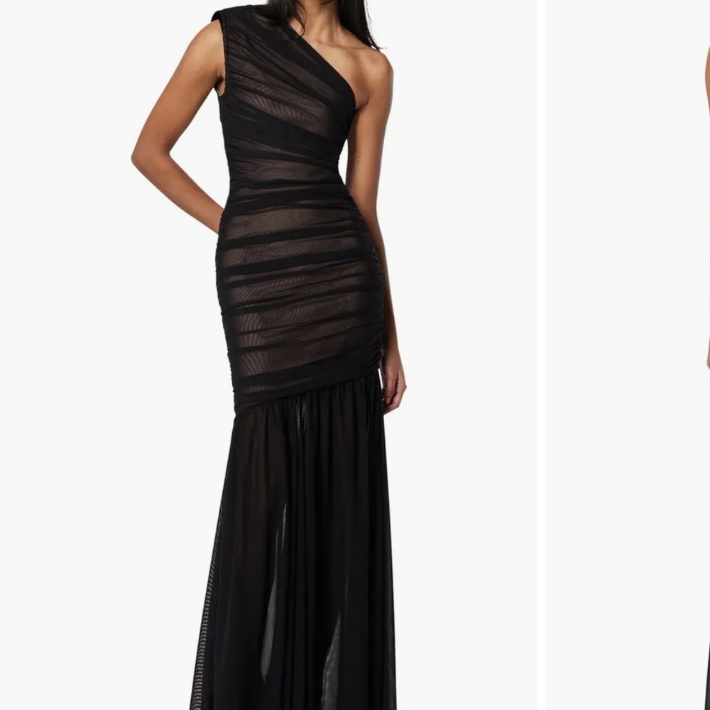 Elliatt Black One-Shoulder Gown